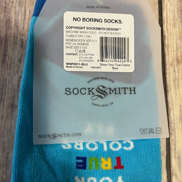 Let Your True Colors Fly Ankle Socks - Picture 6 of 6